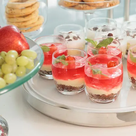 فندق Iria Art 4*