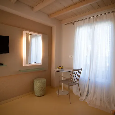 Iria Art Hotel 4*