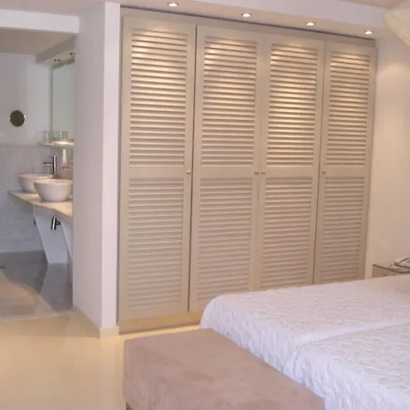 Iria Art Hotel