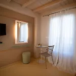 Iria Art Otel 4*