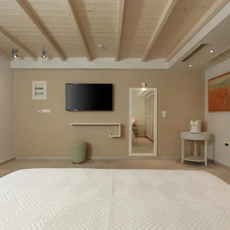 Iria Art Hotel 4*